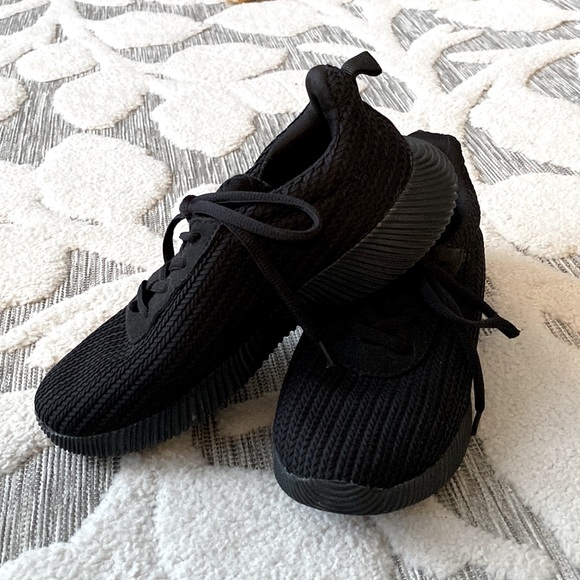 Fashion nova womens athletic shoe - Picture 2 of 2